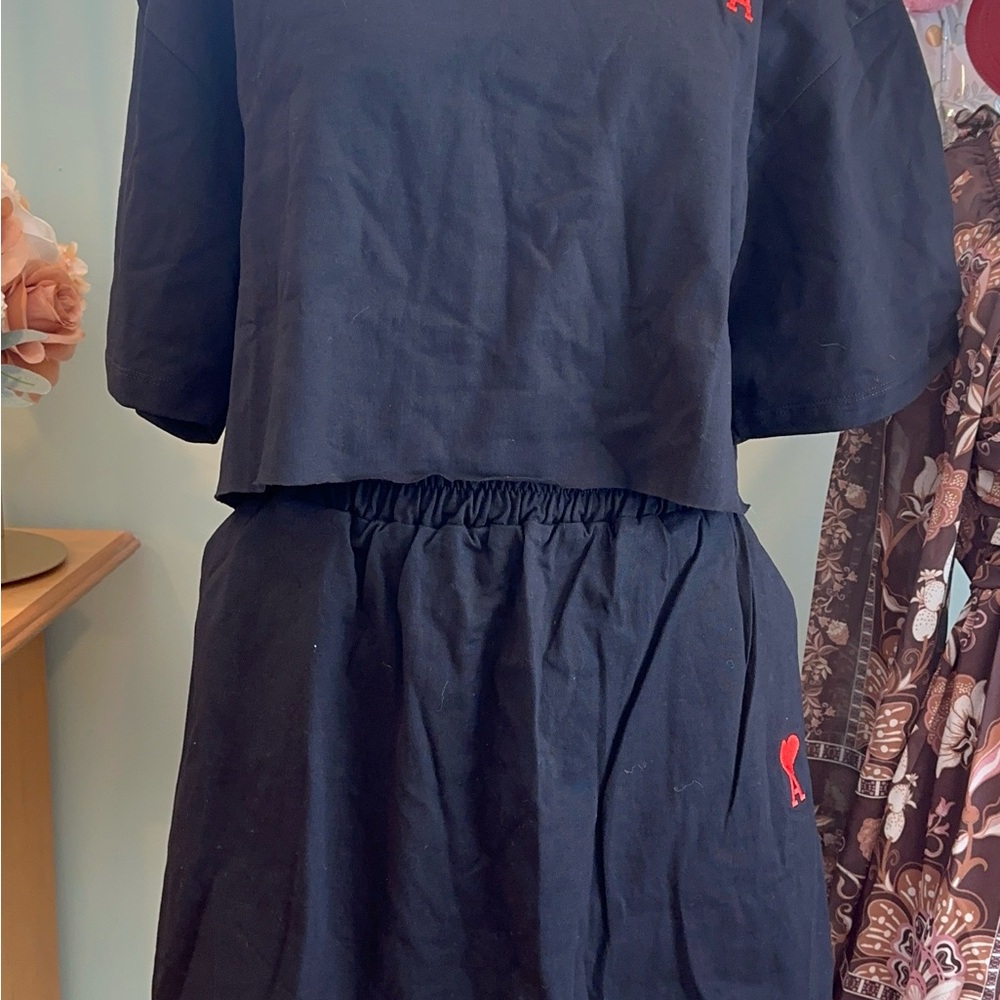 Black Women's Elastic-Waist Skirt with Red Heart Detail - Picture 4 of 13